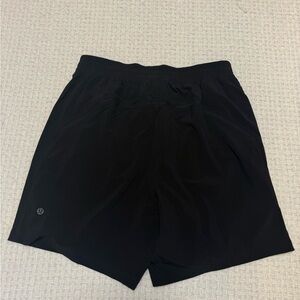 Lululemon men’s black lined athletic shorts. Medium.